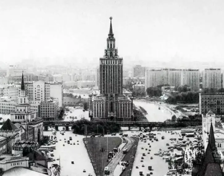PR-технологии целого города Москва
До того, как я с разбега прыгнула в омут PR в 2010, в моём сердце поселилась страсть – история Москвы | Сетка — социальная сеть от hh.ru