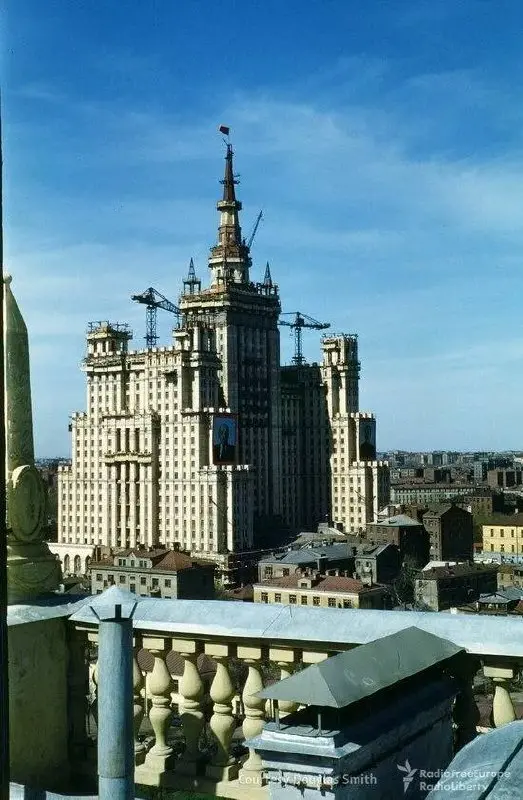 PR-технологии целого города Москва
До того, как я с разбега прыгнула в омут PR в 2010, в моём сердце поселилась страсть – история Москвы | Сетка — социальная сеть от hh.ru