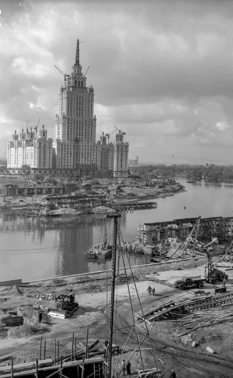PR-технологии целого города Москва
До того, как я с разбега прыгнула в омут PR в 2010, в моём сердце поселилась страсть – история Москвы | Сетка — социальная сеть от hh.ru