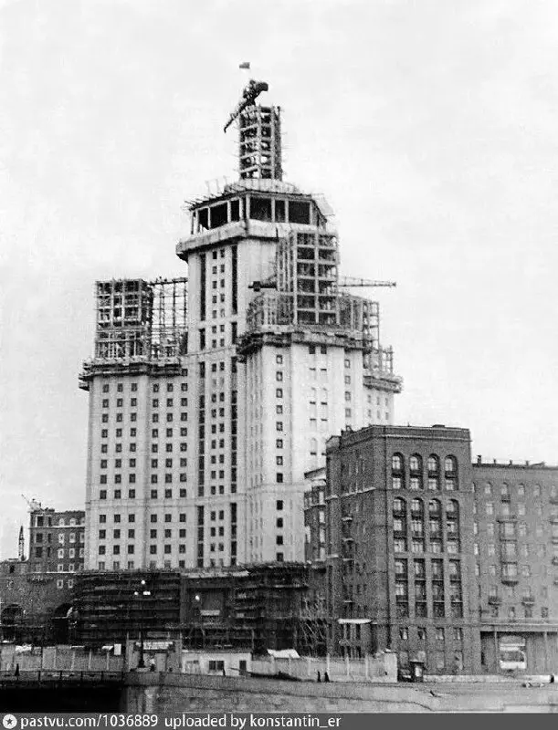PR-технологии целого города Москва
До того, как я с разбега прыгнула в омут PR в 2010, в моём сердце поселилась страсть – история Москвы | Сетка — социальная сеть от hh.ru