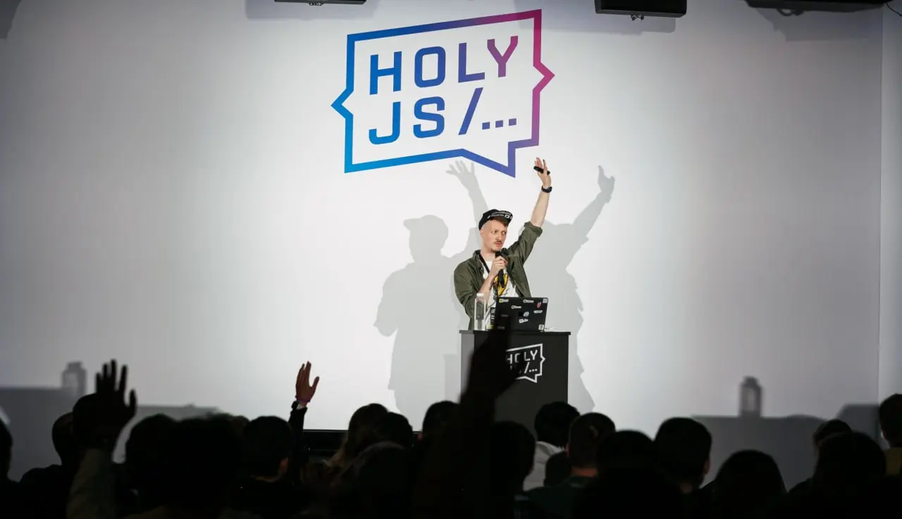 В этот четверг будет HolyJS!
Наши любимые конкуренты, с которым мы долгое время делили рынок фронтендерских конференций и соревновались за доклады и аудиторию | Сетка — социальная сеть от hh.ru