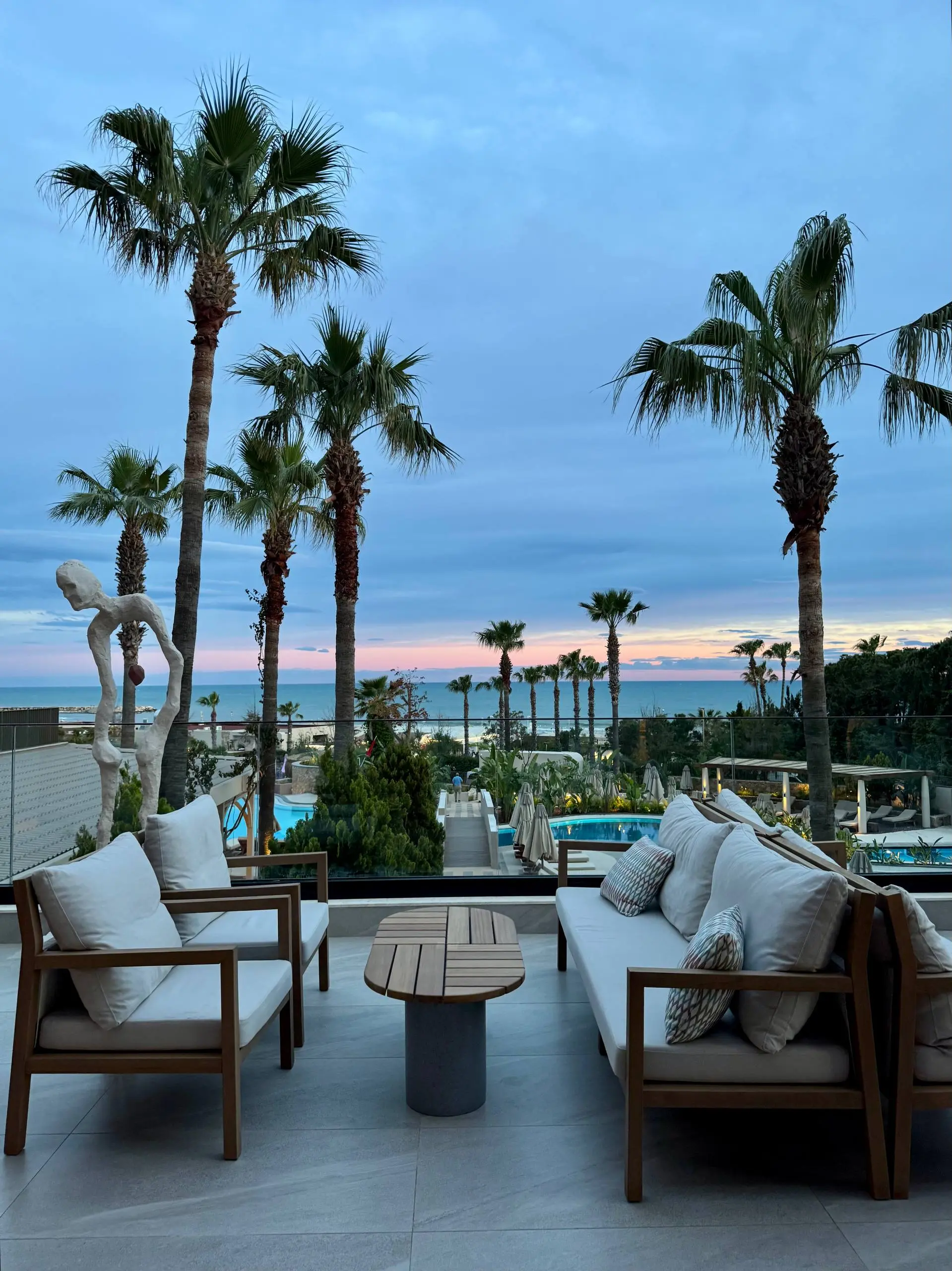 💆🏻‍♂️И еще немного про отпуск.
Впервые за несколько лет выбрали формат отельного отдыха.
Задача была очень простая: за короткий срок восстановить физические и ментальные силы | Сетка — социальная сеть от hh.ru