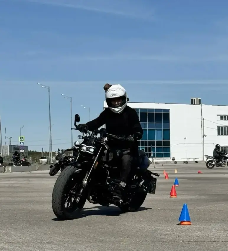 🏍️Джимхана — это скорость, точность, контроль на виражах.
👥 HR сегодня — то же самое: успеть, отфильтровать, предугадать, не потерять темп.
Искусственный интеллект — ваш штурман в этой гонке | Сетка — социальная сеть от hh.ru
