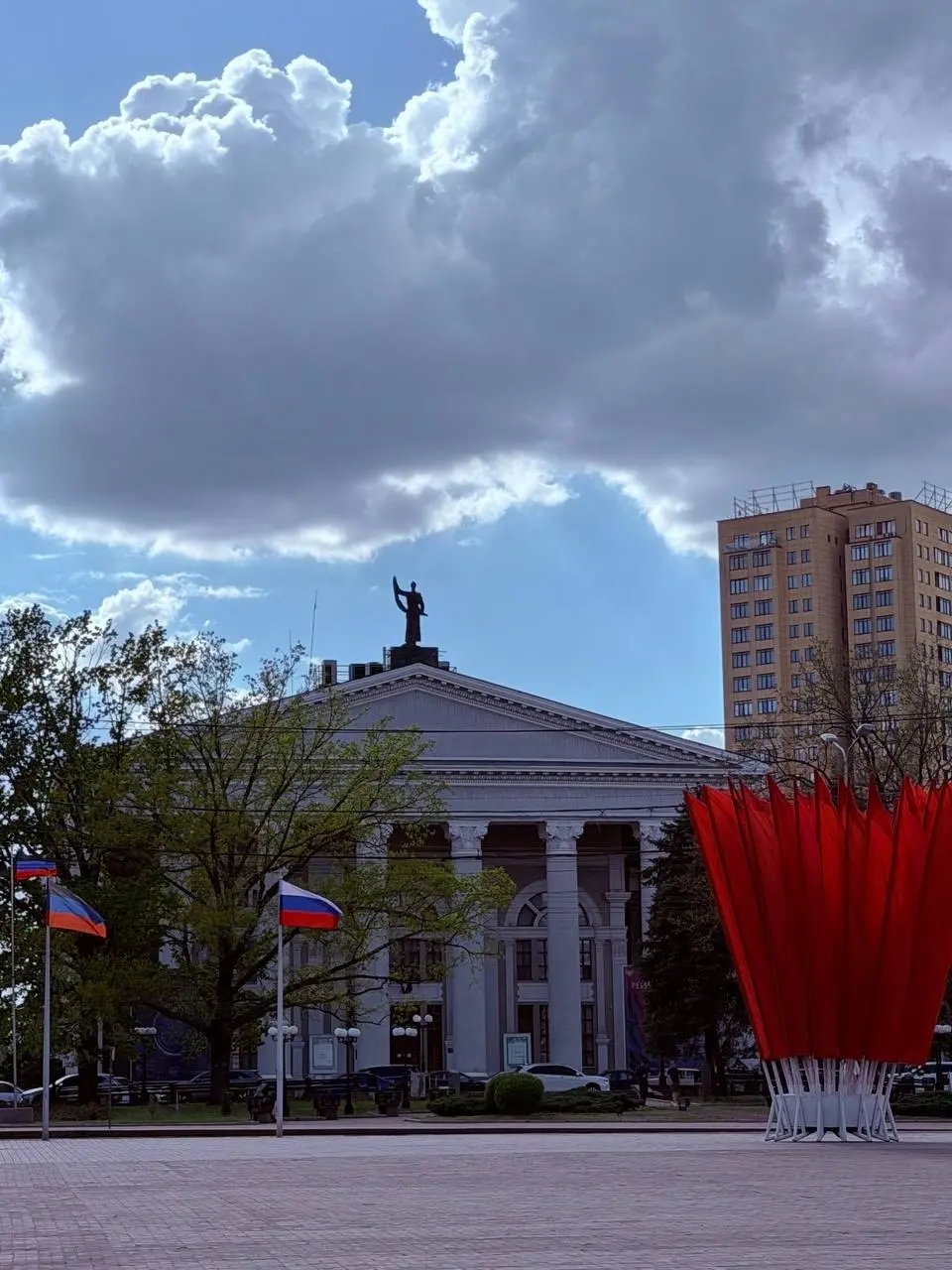 Добрый вечер!
Завтра в Донецке на 3℃ теплее
Прогнозируется от +10℃ до +23℃
☁ Сплошная облачность
• 00:00: 🌙️ +13℃ 🌀 40 ☂️ 16%
• 03:00: 🌥️ +11℃ 🌀 45 ☂️ 3%
• 06:00: ☀️️ +10℃ 🌀 52 ☂️ 3%
• 09:00: ☀️️ +19℃... | Сетка — социальная сеть от hh.ru