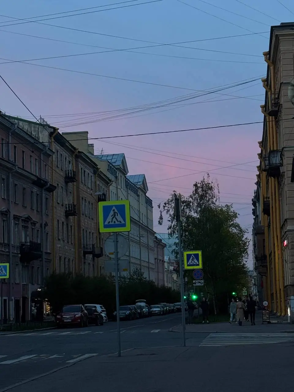 Ещё немного про фокус внимания 💕
Замечаете что-то общее на этих снимках? Вот так мой мир буквально заполонил лиловый цвет. И если первые пару дней я думала: совпадение | Сетка — социальная сеть от hh.ru