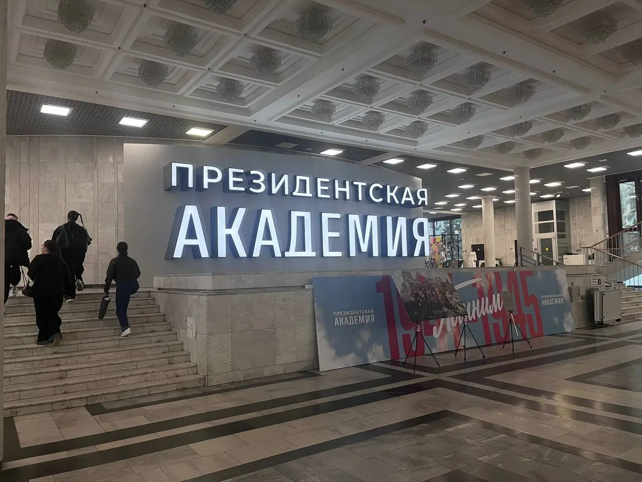 Я ЧУТЬ НЕ УМЕР…
Приехал я сегодня, значит, на нетворкинг, прикольно круто | Сетка — социальная сеть от hh.ru