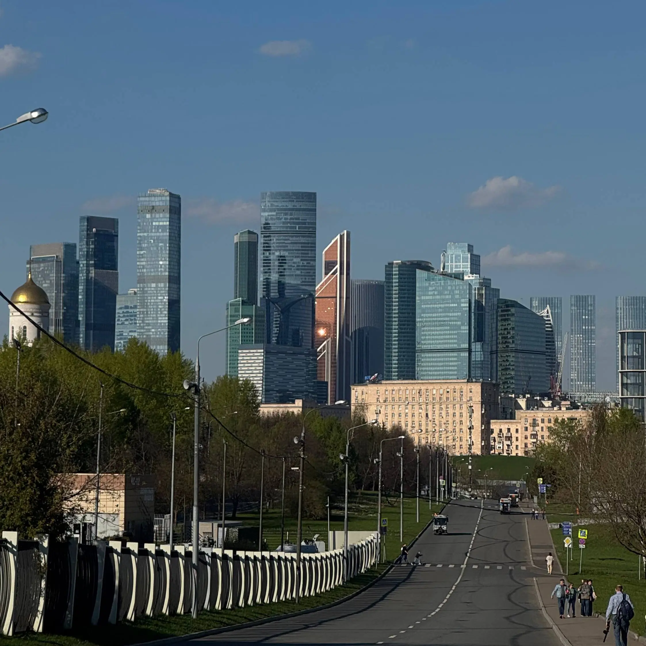 Последнее время дни проходят очень активно.
Сейчас много работаю над новым проектом | Сетка — социальная сеть от hh.ru