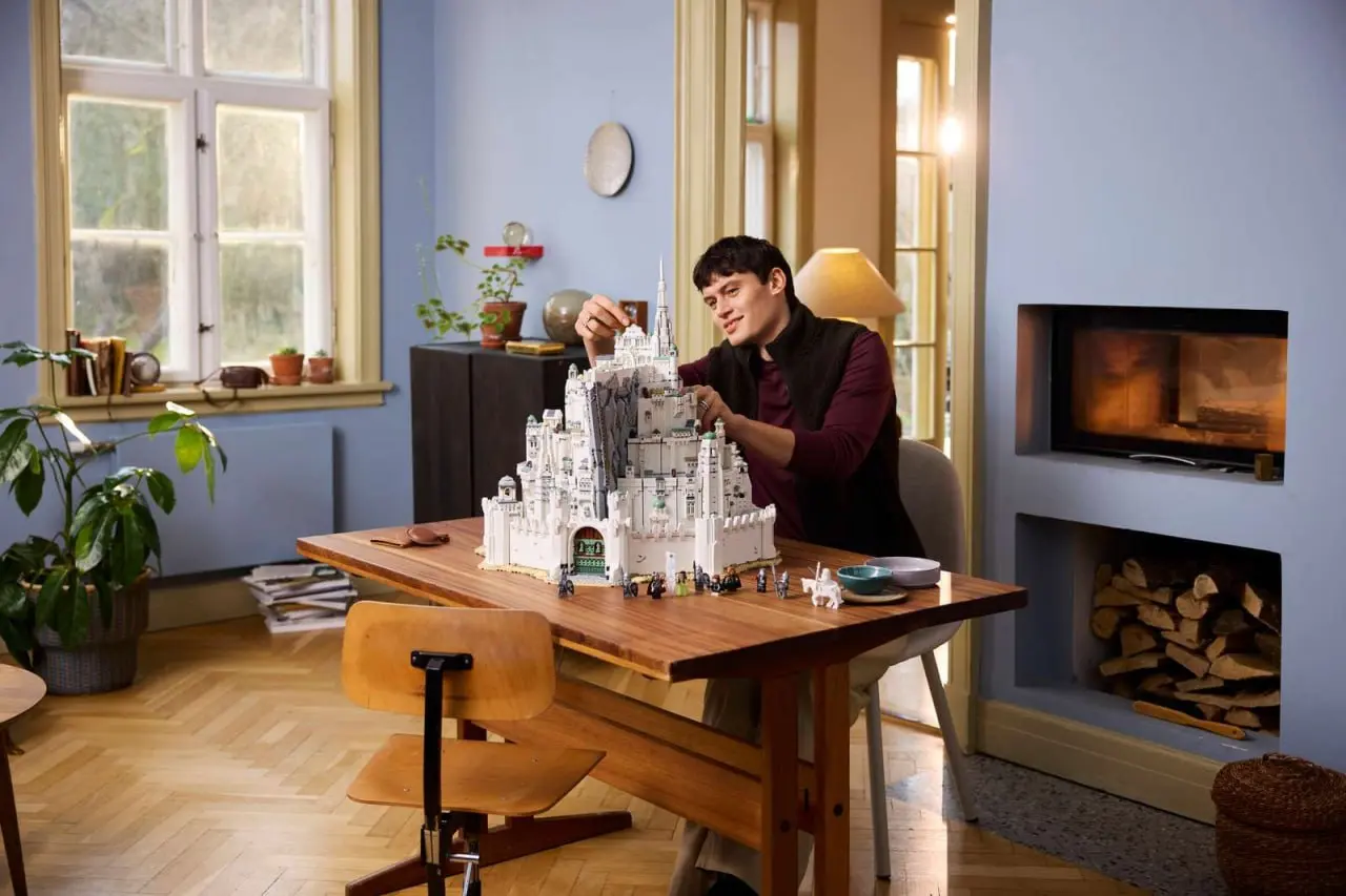 Модель Минас Тирита из «Властелин колец». 8278 элементов, а высота собранной башни достигнет 59 сантиметров. За бугром 650$, а вот интересно за сколько в РФ ее достать можно будет? | Сетка — социальная сеть от hh.ru