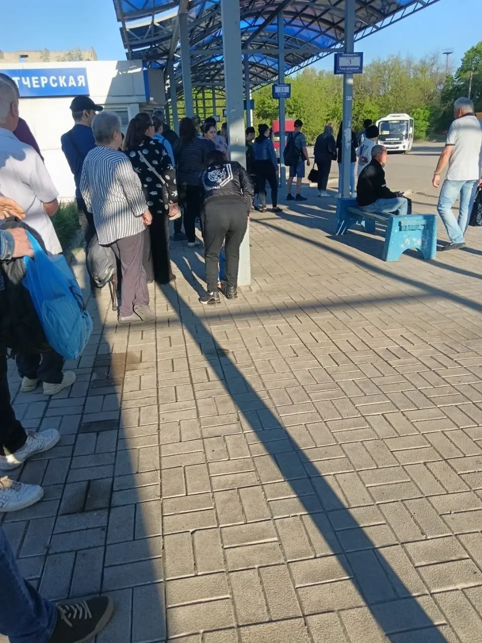Макеевка. Утро. ДС ЖД вокзал. Очередь на 71й маршрут | Сетка — социальная сеть от hh.ru