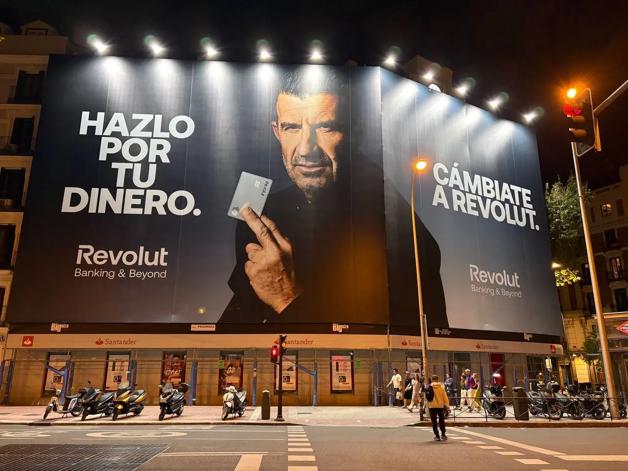 Как делать рекламу на образах: Луиш Фигу
На зарен нулевых в мире был один крутой Португалец Криштиано Луиш Фигу | Сетка — социальная сеть от hh.ru