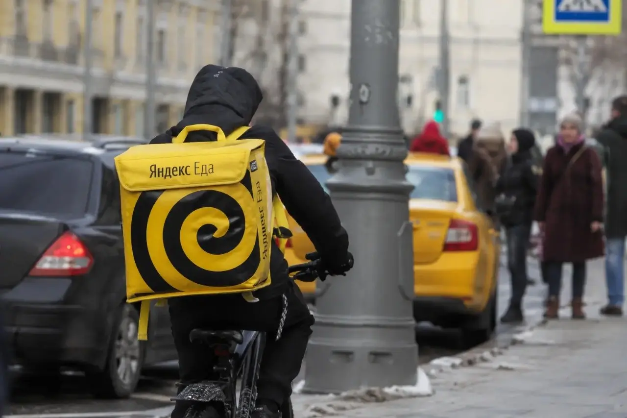 Дефицит курьеров в России усиливается 🛴
В мае на сервисе GdeRabota.ru работодатели уже опубликовали более 580 вакансий для курьеров | Сетка — социальная сеть от hh.ru