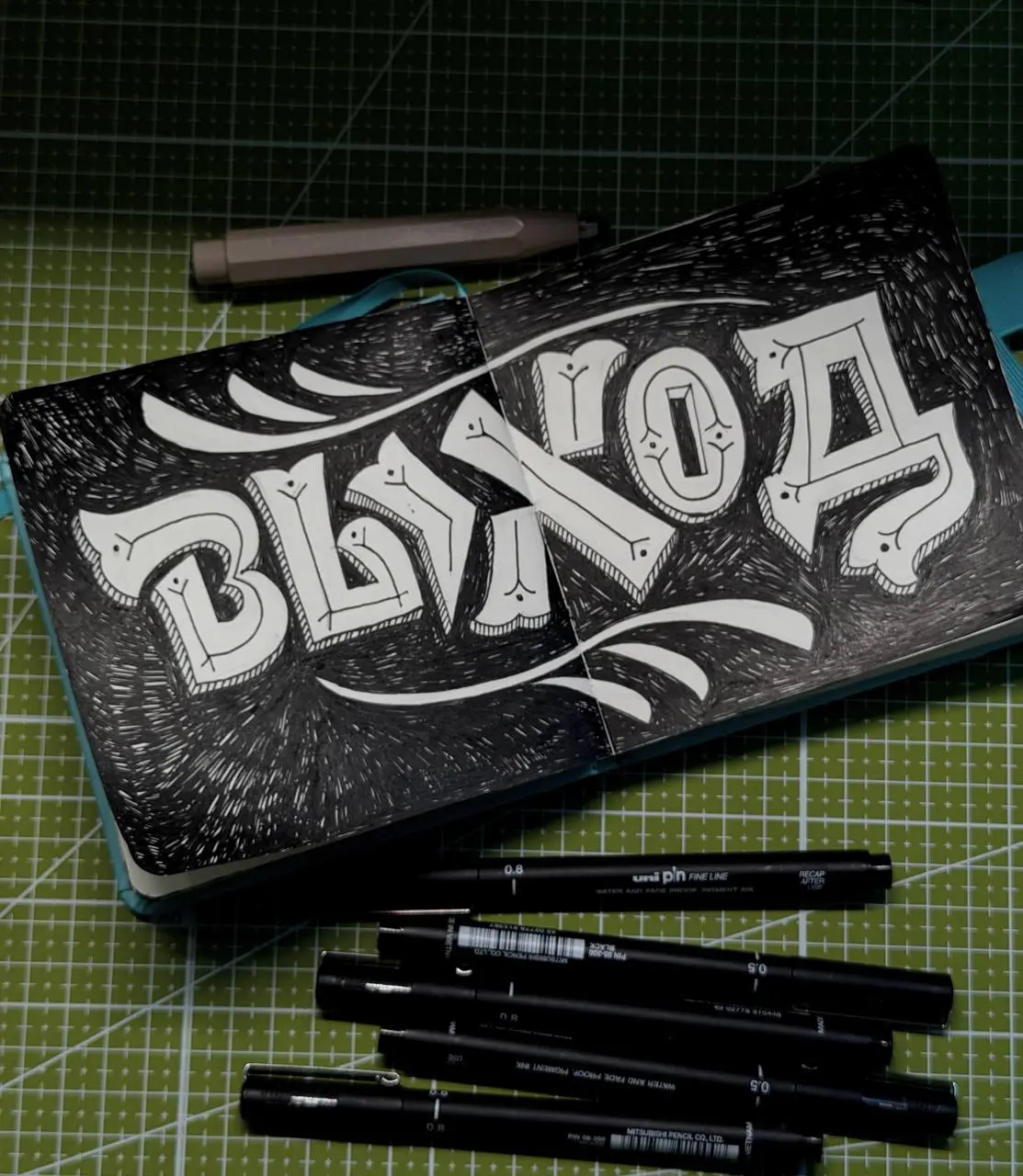 Выход 4/21
Сегодня сложнее но пока без особых изысков. Челленджи можно найти в боте по леттерингу, он бесплатный.
В этом посте были ссылки, но мы их удалили по правилам Сетки | Сетка — социальная сеть от hh.ru
