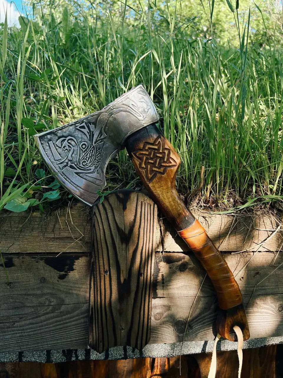 Топор «Сварог» — мощь в каждой детали🔥
Кованый клинок с выразительной гравировкой и удобная деревянная рукоять с символикой силы и огня. Идеален для походов, подарка или коллекции.
⚒ Надёжный | Сетка — социальная сеть от hh.ru