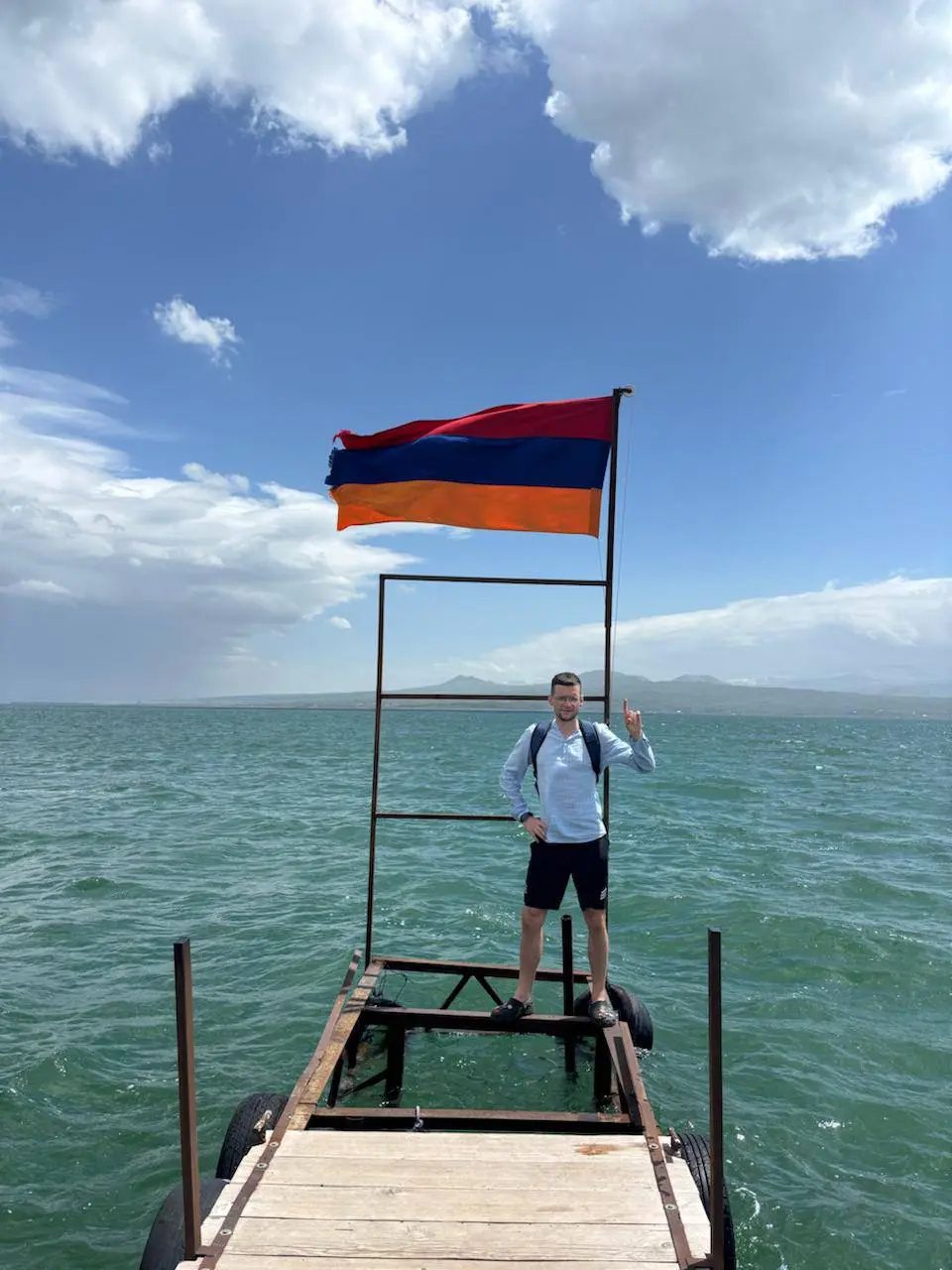 🇦🇲🥳 Еду в Ереван на конфу МАС и покажу тонну контента!
Прошлый год (см фото) — кайф. Обзоры, встречи, ивенты, 10 интервью, знакомства, инсайты.
Новая конфа пройдет 26-27 мая | Сетка — социальная сеть от hh.ru