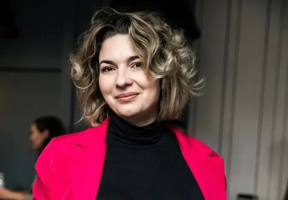 Юлия Лазарева-Волкова перешла в «RWB Медиа» | Сетка — социальная сеть от hh.ru