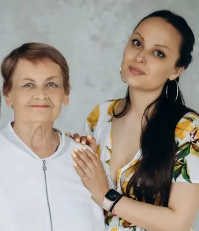 Моя ❤️
Она теперь напоминает мне цаплю — застывшую на старинной японской гравюре: изящную, невесомую, будто вырезанную из папиросной бумаги | Сетка — социальная сеть от hh.ru