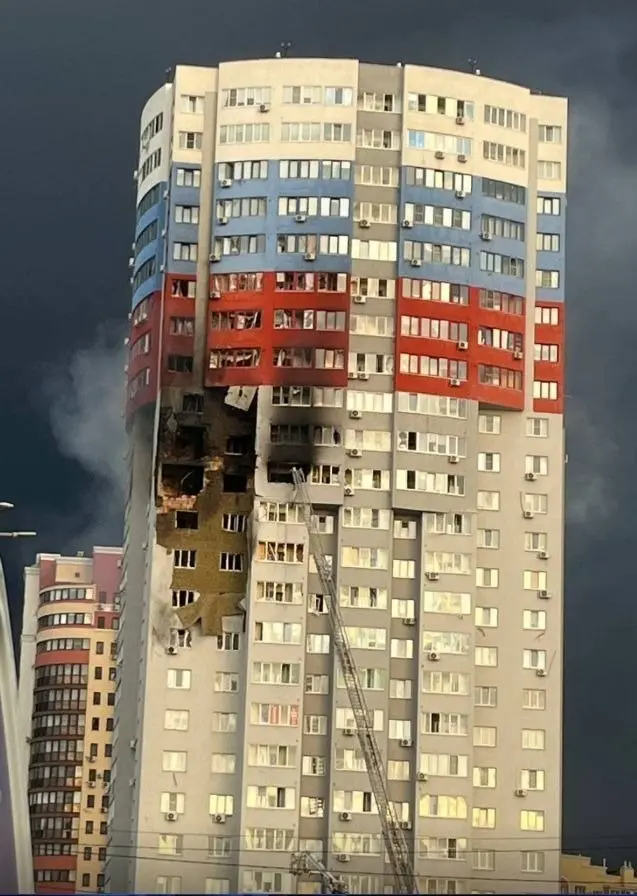 Три человека погибли и 12 пострадали в результате атаки ВСУ на Рязань. В числе пострадавших есть дети, сообщил губернатор. | Сетка — социальная сеть от hh.ru