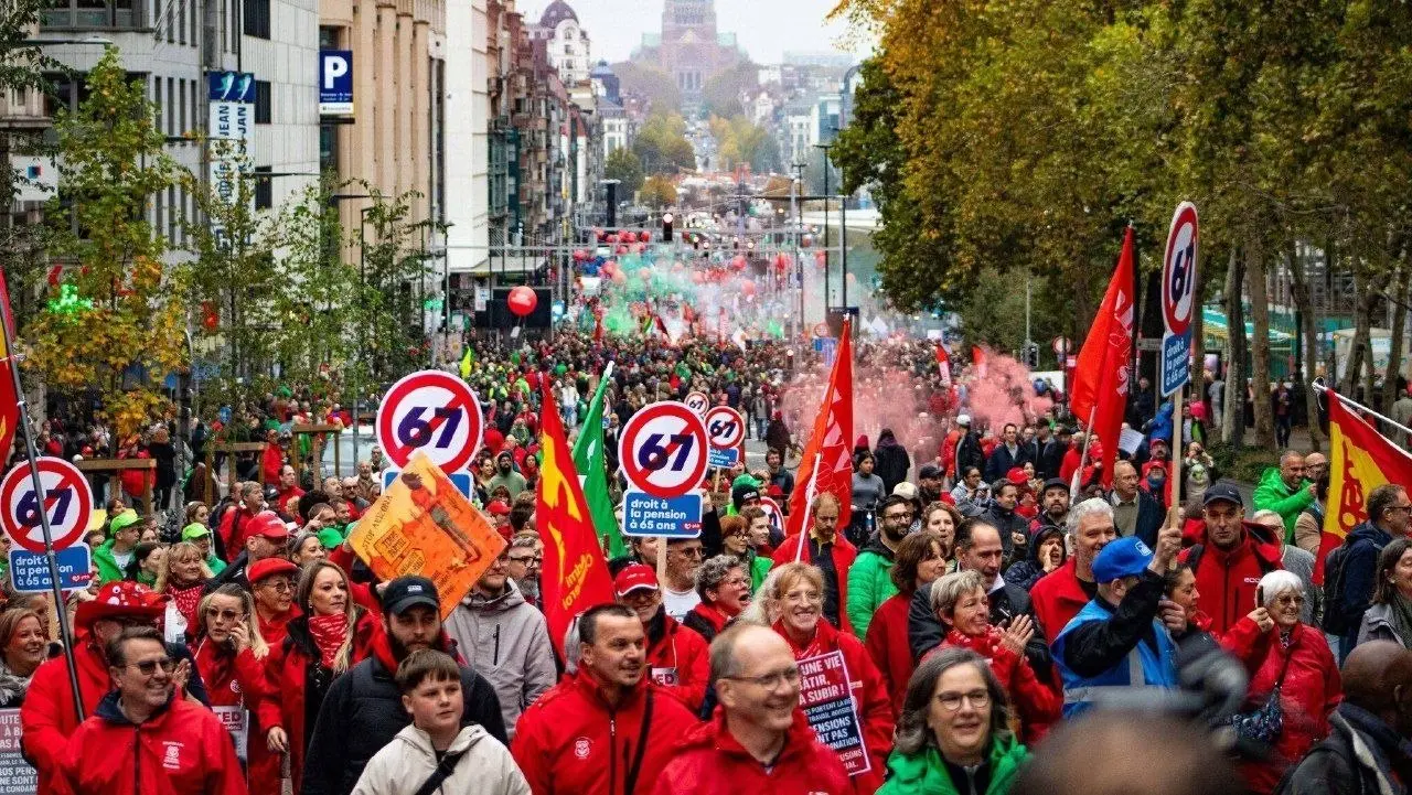 В Бельгии бушуют протесты против против повышения пенсионного возраста до 67 лет. | Сетка — социальная сеть от hh.ru