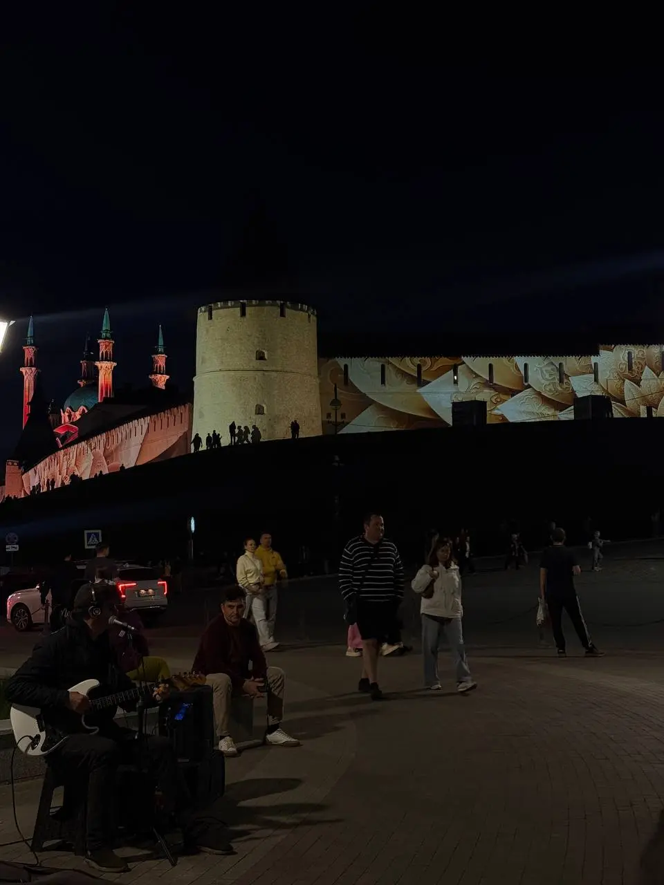 Вчера приехали в Казань, выпили чаю с чак-чаком, а сегодня работаем на площадке КазаньФорума 2026 «Россия - Исламский Мир».
Выступаю сегодня в 13 | Сетка — социальная сеть от hh.ru