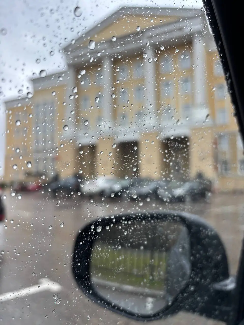 Рынок труда – сейчас правда отстой.
Найм идёт странно. Отказы сыпятся пачками. Высокие должности – особенно трудно.
Компаниям тоже несладко – бюджеты режут, бизнес затянул пояса.
Всё понятно. Всё так | Сетка — социальная сеть от hh.ru