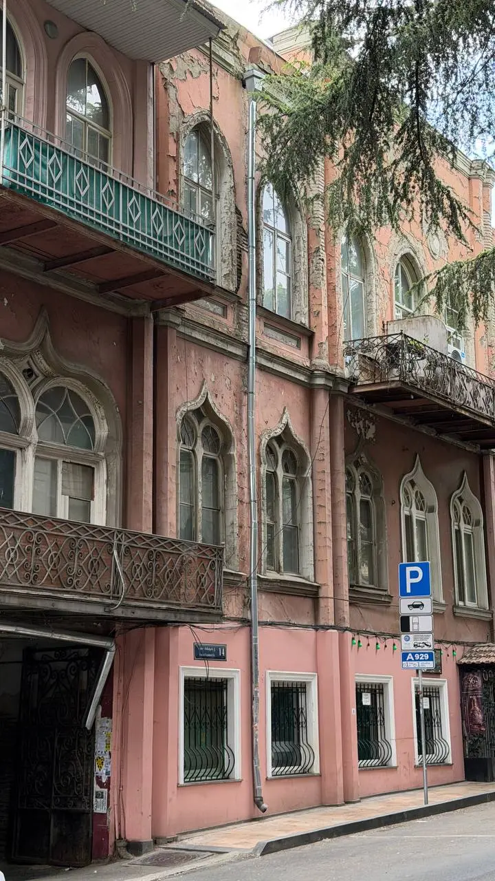 Пока я ехала из Тбилиси в Ереван (да, у меня сильно много передвижений) от водителя услышала потрясающую фразу, я ее себе даже записала
Когда ты влюблен — полмира принадлежит тебе, а остальные ты прос... | Сетка — социальная сеть от hh.ru