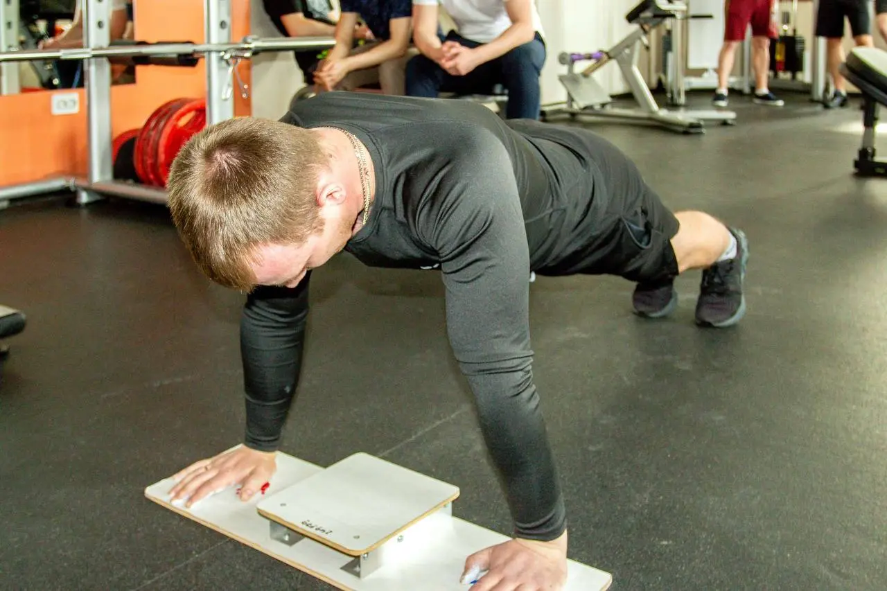 💪На связи спортивный дайджест ПМХ и Промсорт!
🥇На «Коксе» коллеги определили сильнейших в групповом и личном турнирах по настольному теннису.
🎯На Комбинате КМАруда сражались любители дартса и плавания | Сетка — социальная сеть от hh.ru