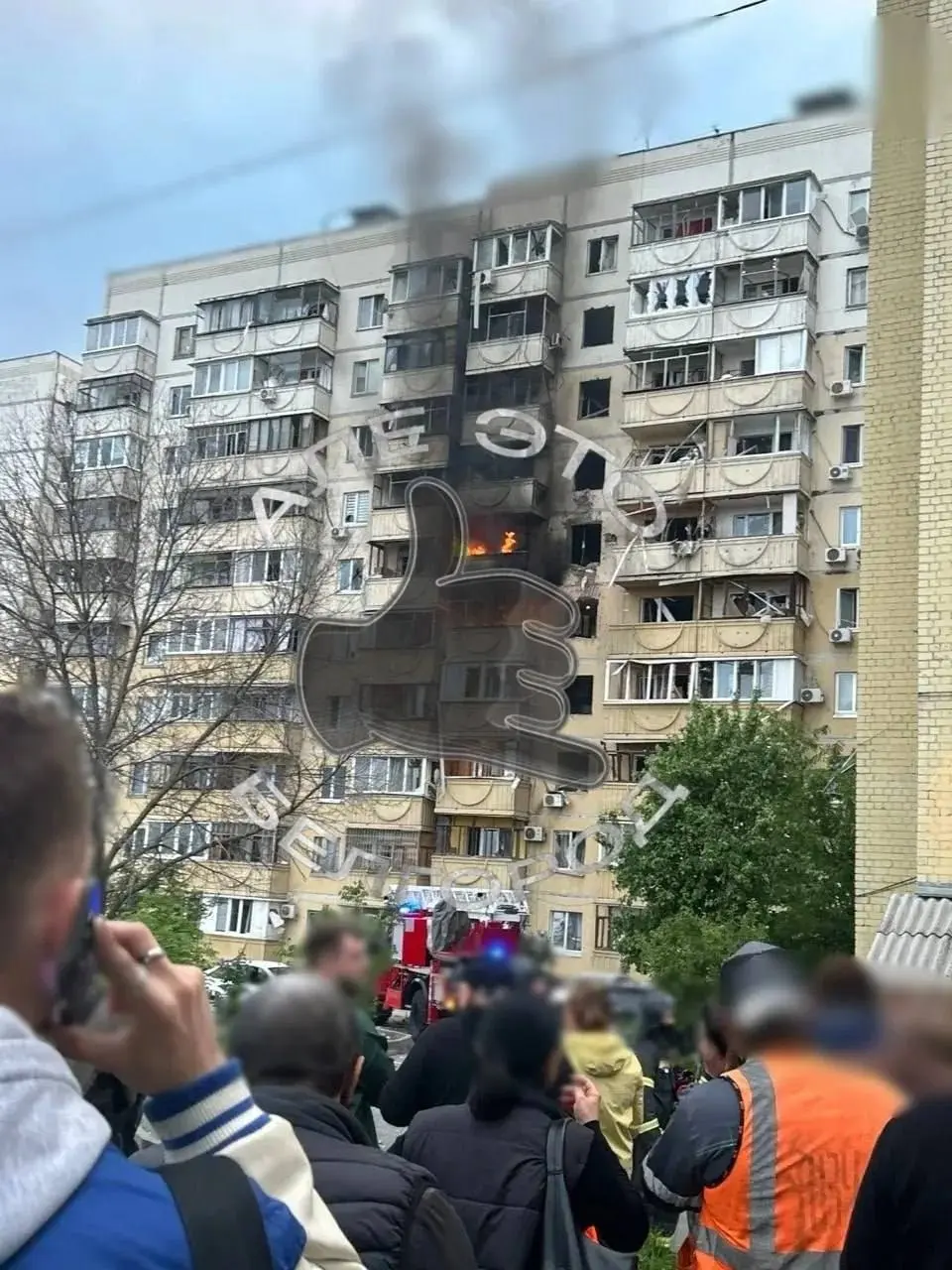 В Белгороде дрон ударил в многоквартирный дом
Об этом сообщают местные каналы. По их данным, дом находится по адресу улица Вокзальная, 28. Пожар возник на уровне 6 этажа. О пострадавших не сообщается. | Сетка — социальная сеть от hh.ru