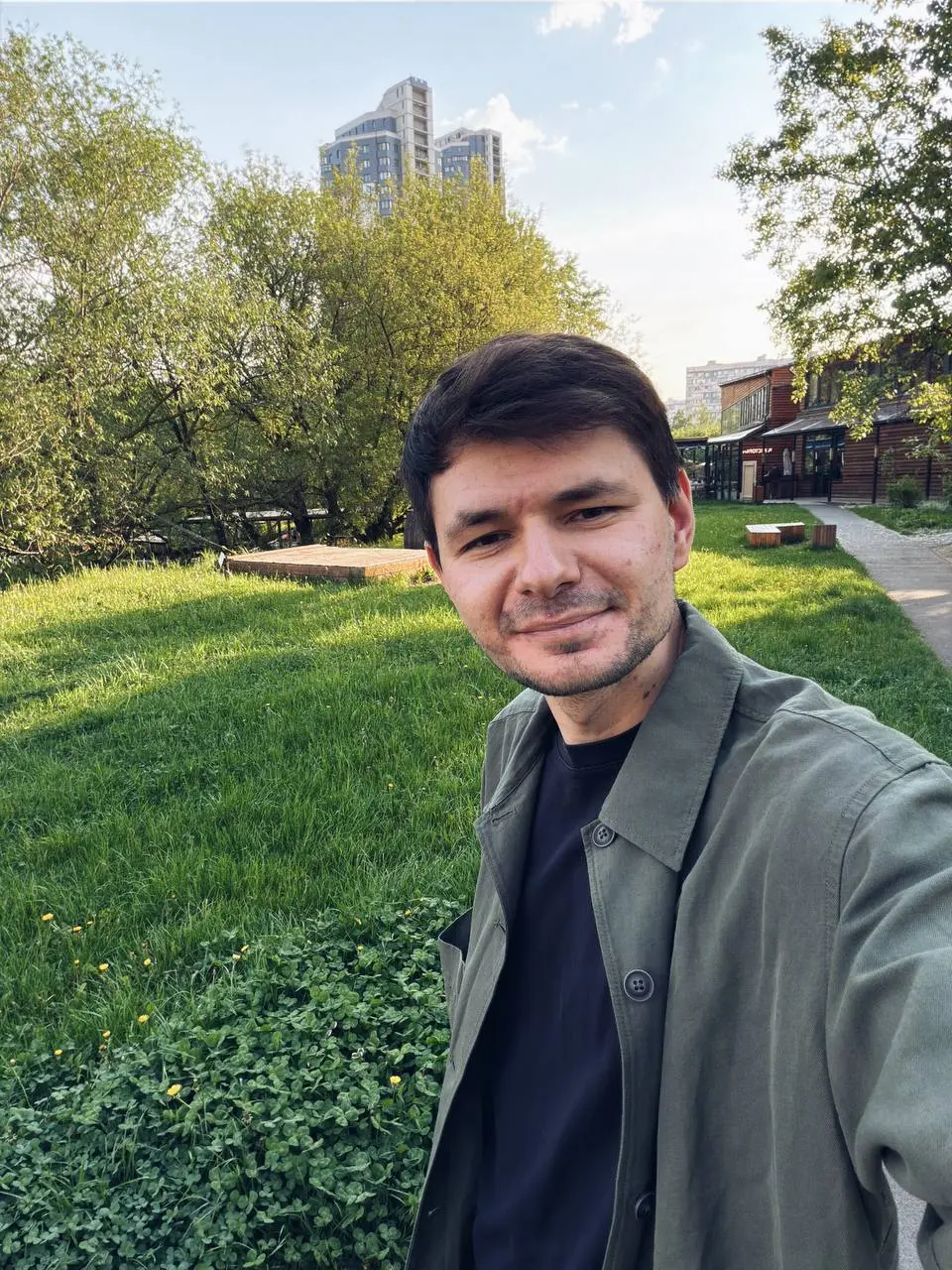 Конкретно выдохся за первую половину мая.
Даже в какой-то момент подумал - вот он, момент, когда Уно Дос Трендс может сломаться. Что мы тупо не вывезем следующий уровень нагрузки | Сетка — социальная сеть от hh.ru
