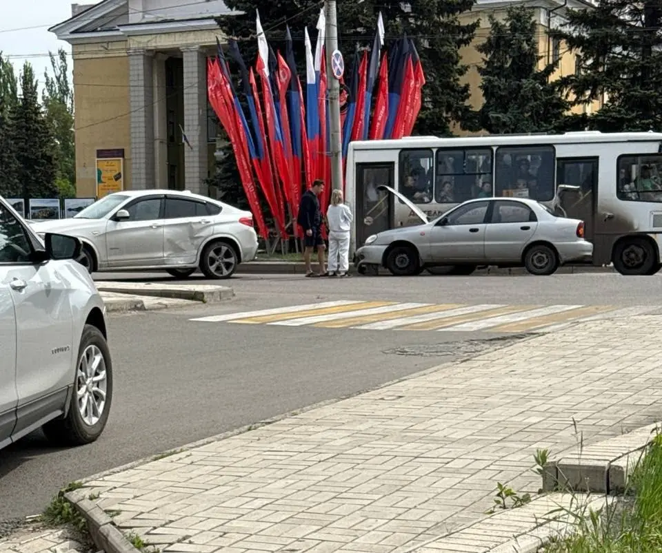 ДТП возле ТЮЗа в Макеевке | Сетка — социальная сеть от hh.ru