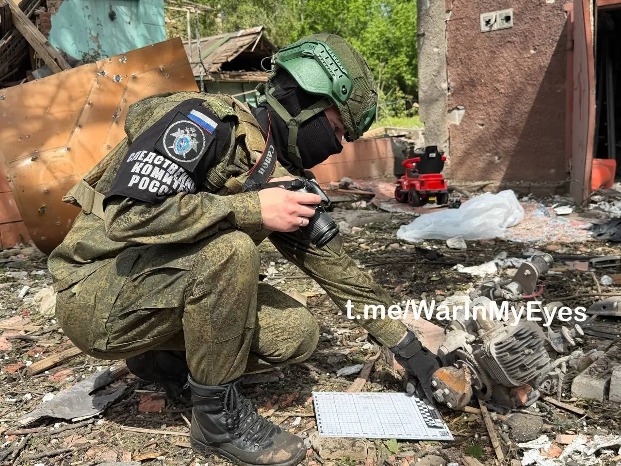 Последствия прилета ударных БПЛА в Ворошиловском районе города сегодня ночью, один частный дом полностью сгорел.
На месте работают следователи СК РФ | Сетка — социальная сеть от hh.ru