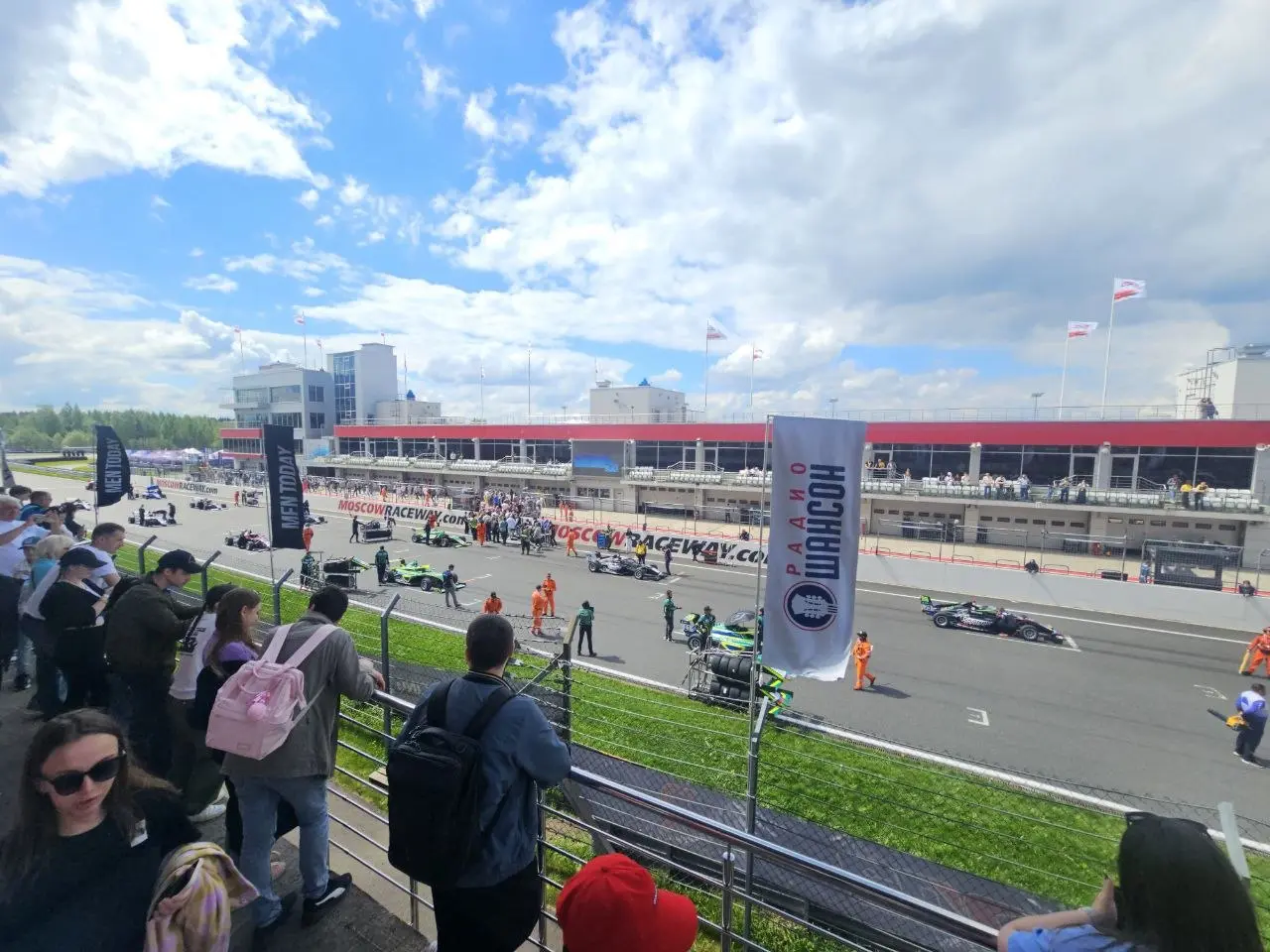 Сегодня активный спортивный день, вот вам всем гоночного вайба с Moscow Raceway) | Сетка — социальная сеть от hh.ru