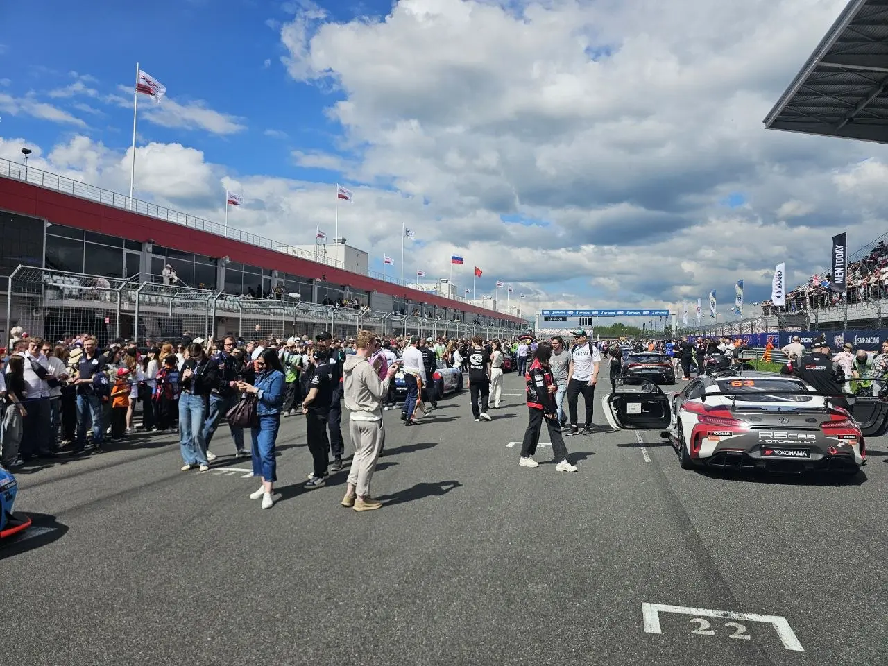 Сегодня активный спортивный день, вот вам всем гоночного вайба с Moscow Raceway) | Сетка — социальная сеть от hh.ru