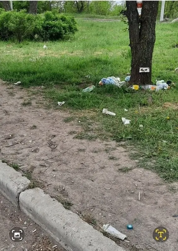 Остановка ГПБ 1(Психоневрологическая больница) Пора водителям маршрута 42 а сделать субботник и не спорить когда они обедают.Рядом находится металлический бак.можно не сорить а убирать за собой | Сетка — социальная сеть от hh.ru