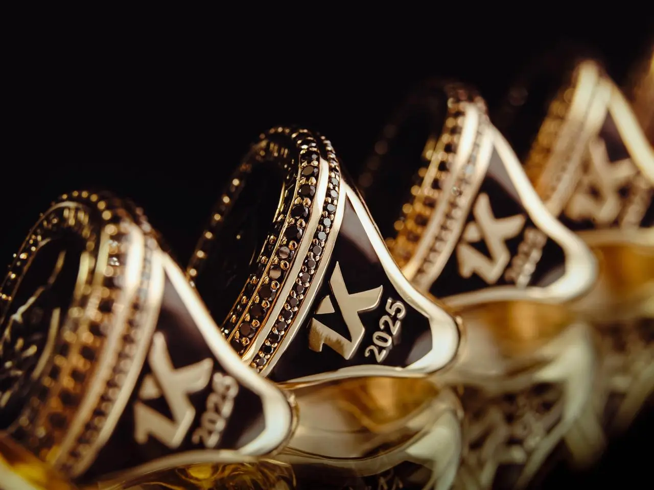 💍 1xbet сделал чемпионские перстни в киберспорте!
БК реализовала кастомный дизайн для партнерских команд по CS 2.
Условия — впервые стать топ-1 VRS (официальный рейтинг Valve) | Сетка — социальная сеть от hh.ru