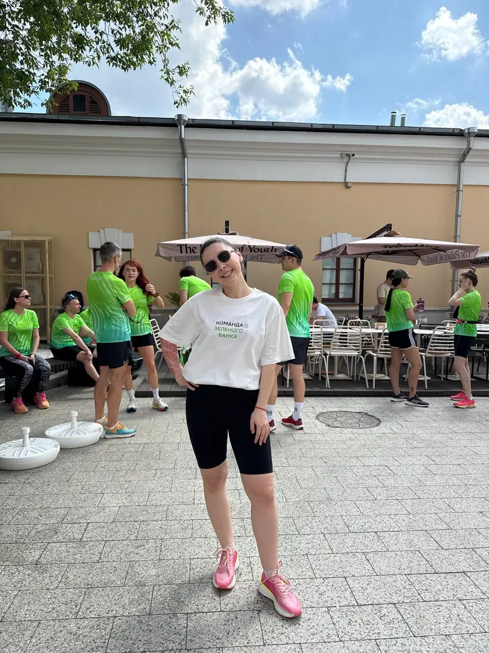 Недосмотрела сегодня свой воскресный сон, чтобы вдоволь попотеть с коллегами!
Два сообщества — амбассадорское и беговое — сделали крутую тренировку-коллаборацию в рамках подготовки к Зелёному марафону | Сетка — социальная сеть от hh.ru