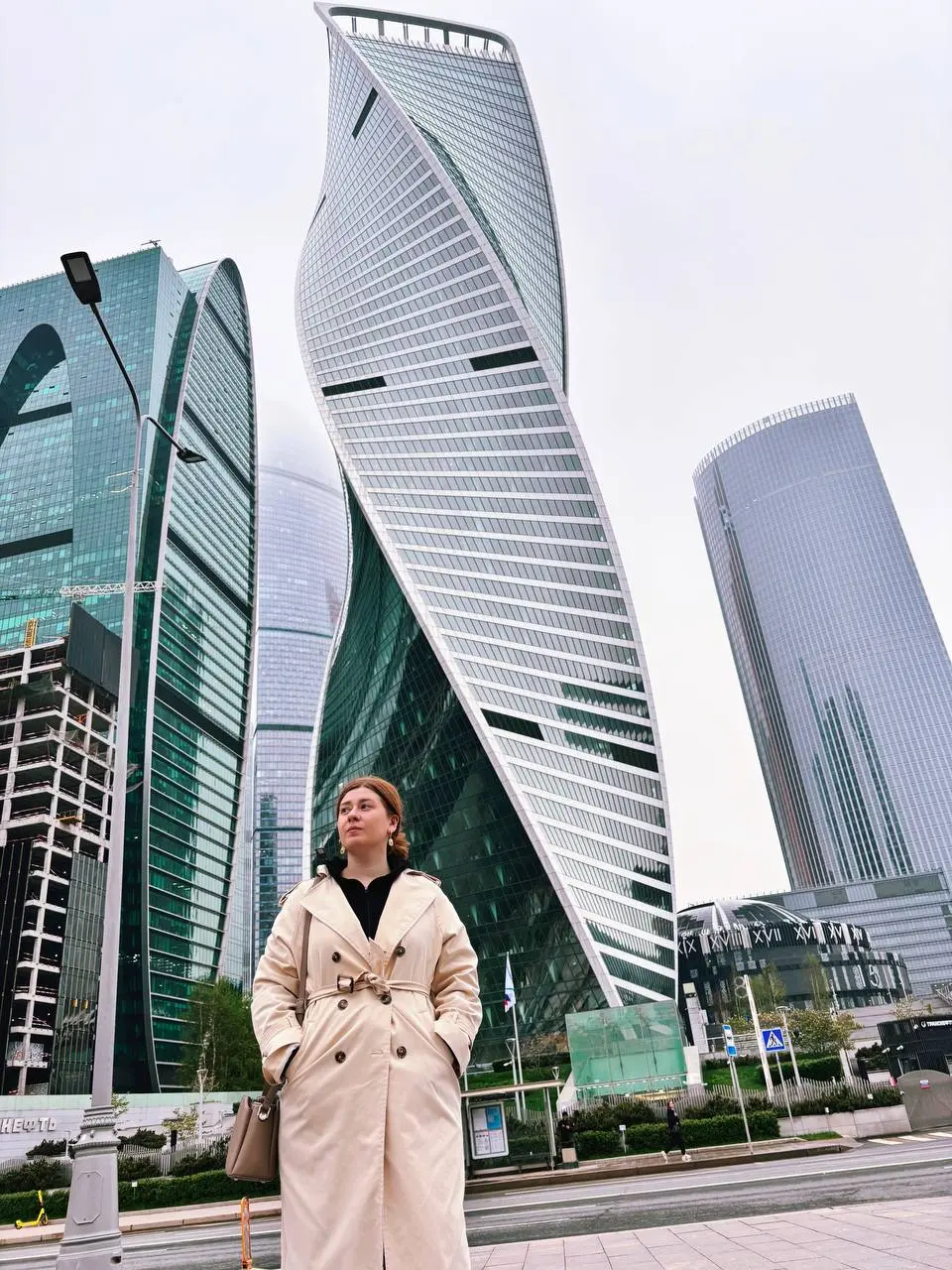 Я вернулась✨
Москва показалась мне огромной. Такой большой, что ее было не съесть целиком, не распробовать. Получилось лишь надкусить и то, что я надкусила, было вкусно | Сетка — социальная сеть от hh.ru