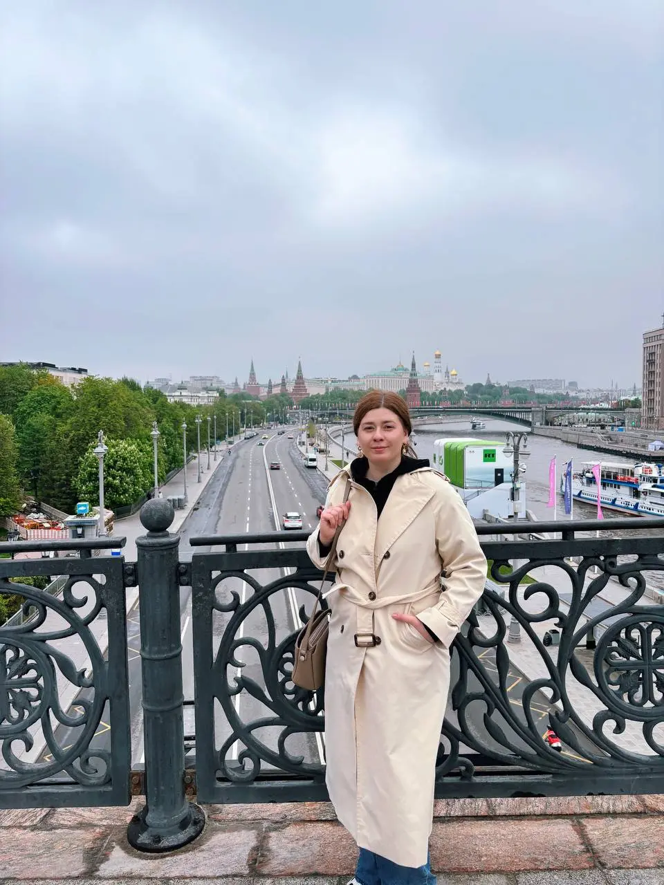 Я вернулась✨
Москва показалась мне огромной. Такой большой, что ее было не съесть целиком, не распробовать. Получилось лишь надкусить и то, что я надкусила, было вкусно | Сетка — социальная сеть от hh.ru