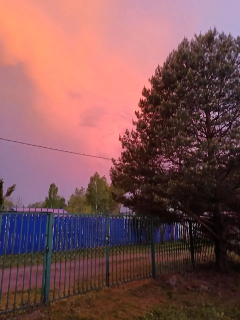 А у нас на даче сегодня вот такой красивый закат.
А как у вас?
Делитесь фотками в комментариях | Сетка — социальная сеть от hh.ru