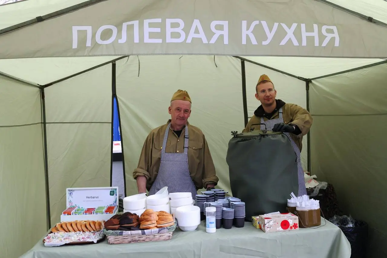 Как мы совместили нетворкинг, BTL-активацию и уважение к истории?
На днях наша команда реализовала событие для постоянных заказчиков. Датой был выбран главный майский праздник — День Победы | Сетка — социальная сеть от hh.ru