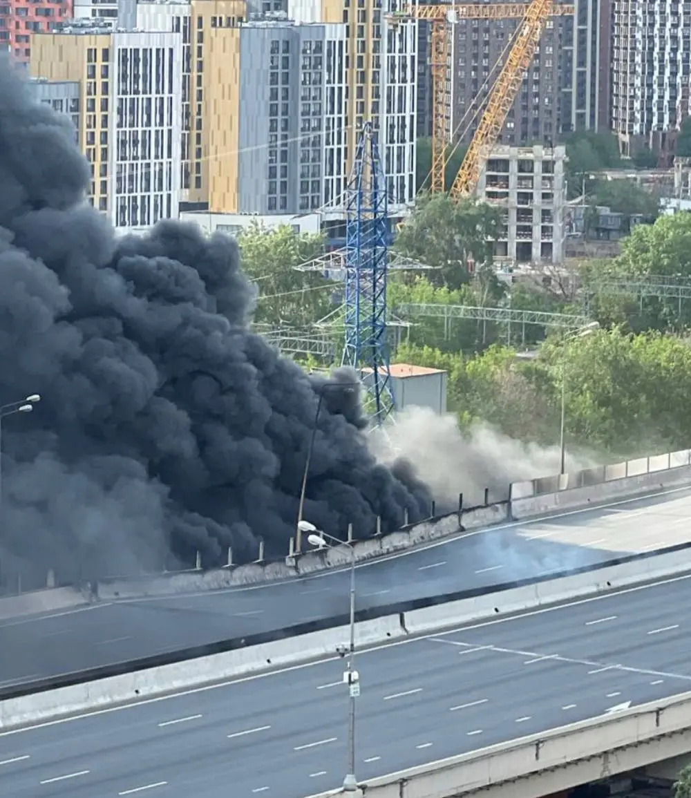 😳СВХ частично просела из-за мощнейшего пожара на стройплощадке в Москве, сообщают очевидцы | Сетка — социальная сеть от hh.ru