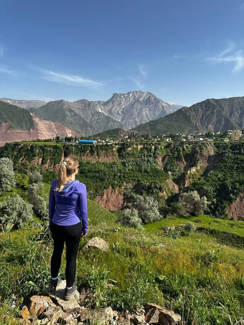 Поменяла пальмы на горы 🏔️
Смена места и обстановки, несмотря на все сложности, дает невероятный буст энергии 🔥 за несколько дней здесь успела уже разгрести кучу мелких дел и придумала новый формат ра... | Сетка — социальная сеть от hh.ru
