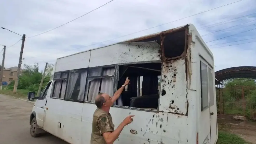 ВСУ атаковали рейсовый автобус в ЛНР, пострадали три человека, сообщил Пасечник. Погибла девочка-подросток. | Сетка — социальная сеть от hh.ru