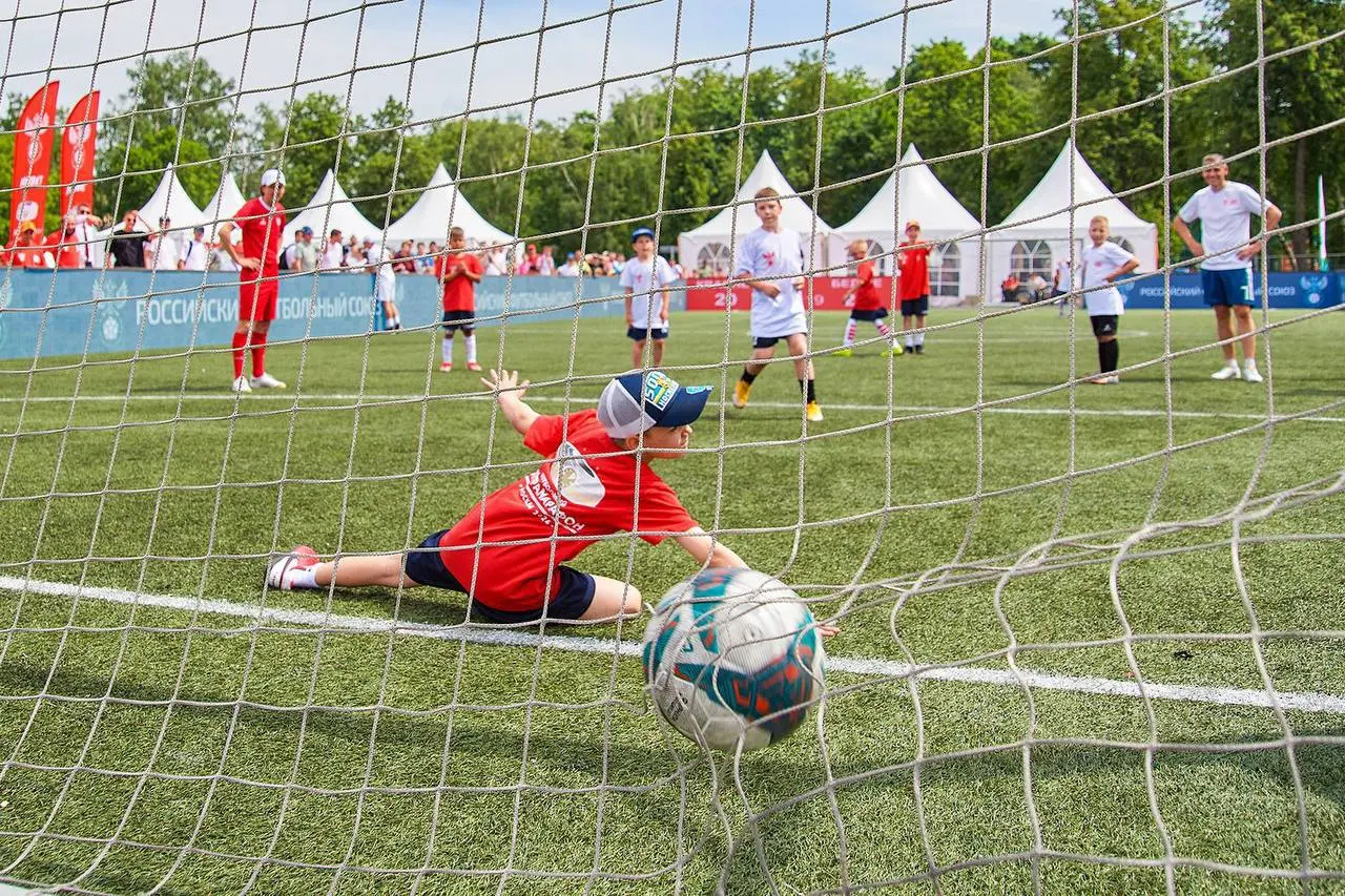 ⚽️Всероссийский день футбола отметят в Лужниках
24 мая
Всего в мероприятиях будут участвовать свыше 650 футбольных команд | Сетка — социальная сеть от hh.ru