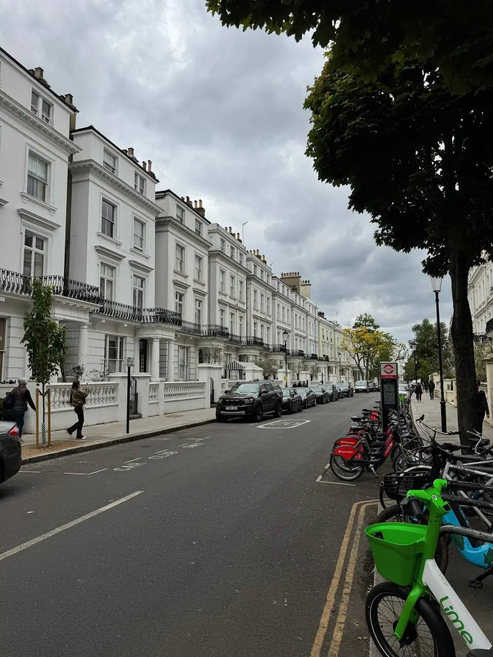 London is a capital of Great Britain
Я в Лондоне уже 4 дня — и пока нахожусь в приятном культурном шоке.
Город зелёный, чистый, люди очень доброжелательные | Сетка — социальная сеть от hh.ru