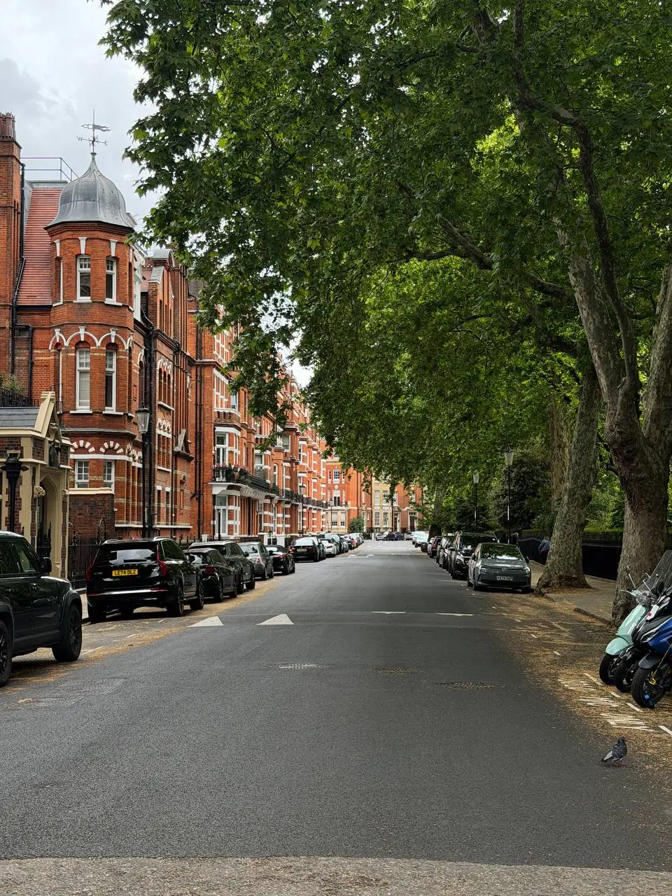 London is a capital of Great Britain
Я в Лондоне уже 4 дня — и пока нахожусь в приятном культурном шоке.
Город зелёный, чистый, люди очень доброжелательные | Сетка — социальная сеть от hh.ru