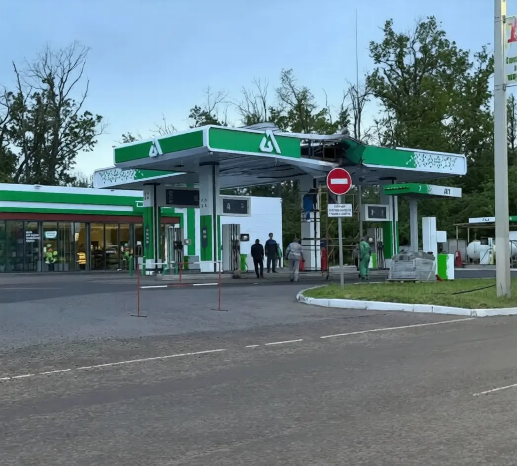 Дрон ВСУ ударил по АЗС в Волновахе
К счастью, обошлось без сильных разрушений. Информация о пострадавших уточняетя. | Сетка — социальная сеть от hh.ru