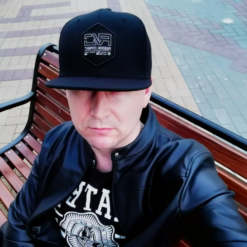 Юрий печатает