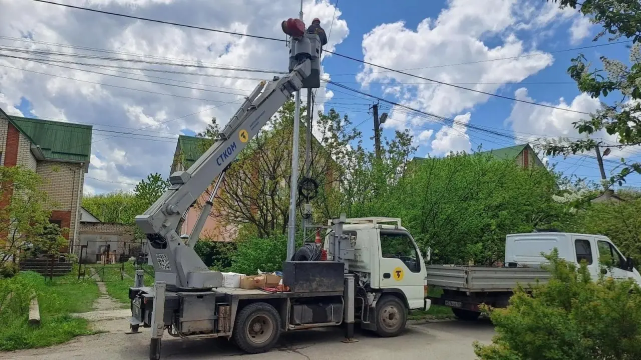 💡 В Ставрополе строят новые линии уличного освещения на 9 улицах
Планируется установить почти 13 км линий в юго-западном районе | Сетка — социальная сеть от hh.ru