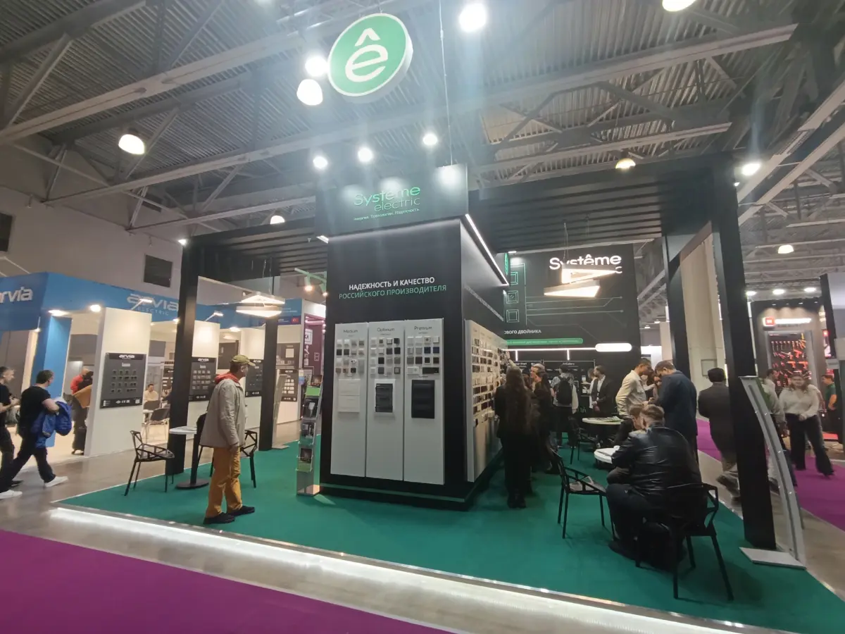 Для компании Systeme Electric за 2025й год мы сделали 11 стендов в 5 регионах России. От больших проектов типа Интерлайт, до маленьких форумов для дизайнеров | Сетка — социальная сеть от hh.ru