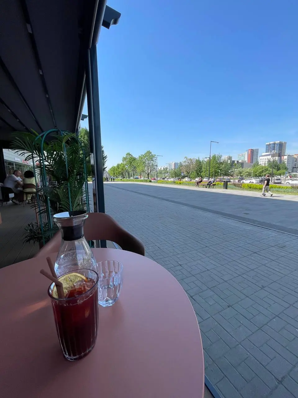 Представьте: +30 ☀️🔥 Пермь, мы с вами сидим на летнике и пьем джус 😁
Вот место напротив свободно 😁
Что бы вы спросили, если бы была возможность? Сегодня настроение отвечать на вопросы) | Сетка — социальная сеть от hh.ru
